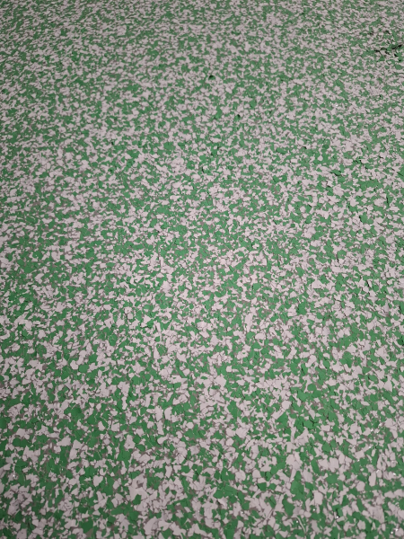 Nahaufnahme eines grün-weißen, strukturierten Dekorbelags.